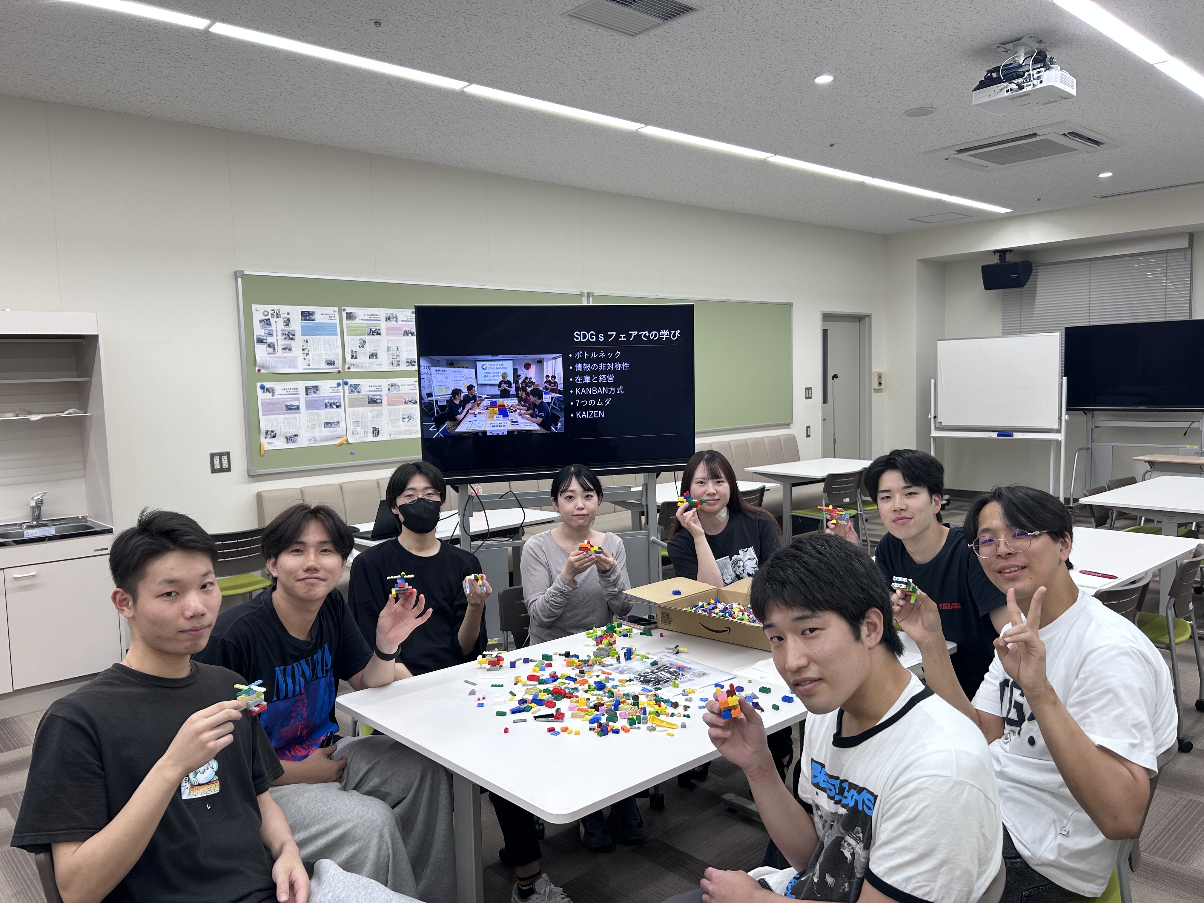 岡山理科大の学生とゲームを楽しみながら、企業経営を学ぼう！ ～ 経営学部の学生によるワークショップ ～ 写真1